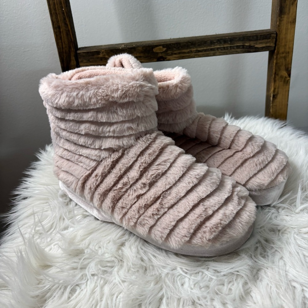 Cozy Pink Faux Fur Vibrating Ankle Boots